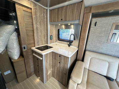 2025 Airstream Murphy Suite Tommy Bahama Base