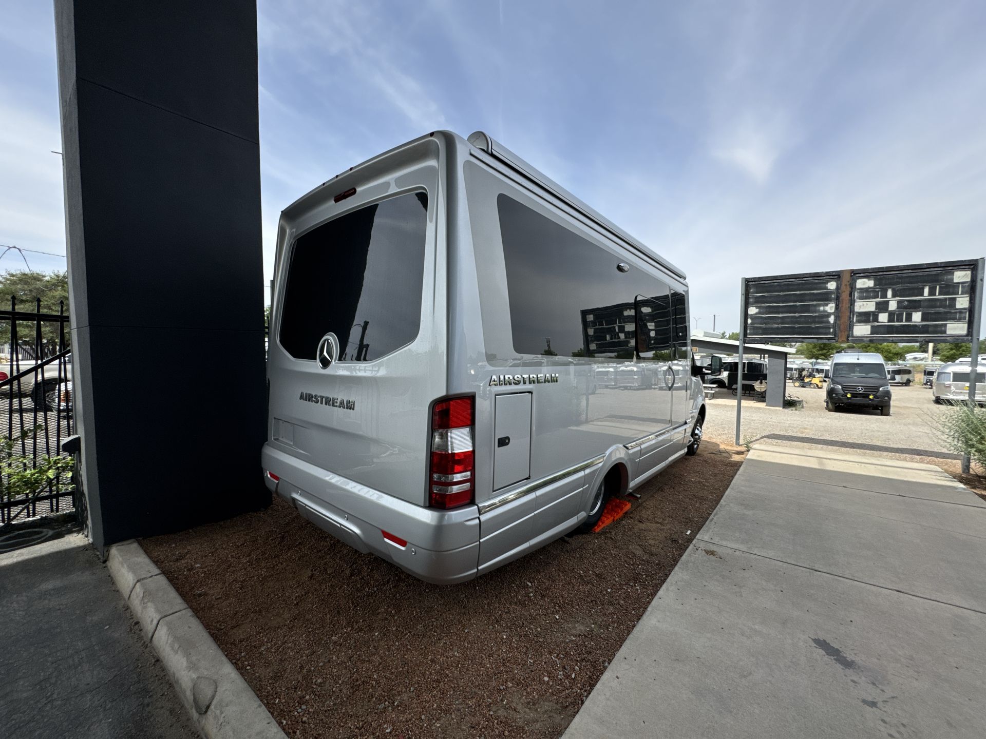 2025 Airstream Murphy Suite Base