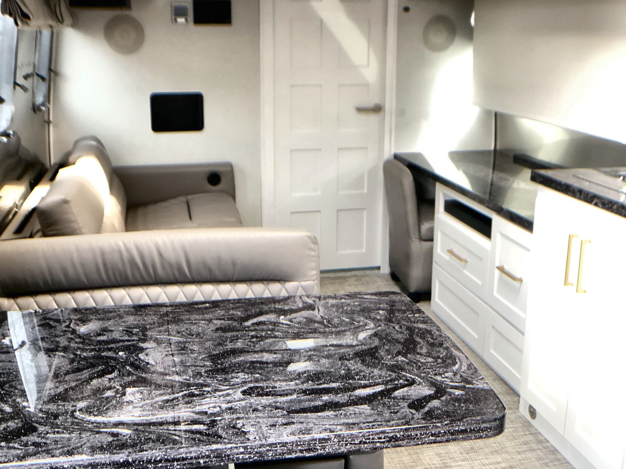 2026 Airstream 33FBT Base