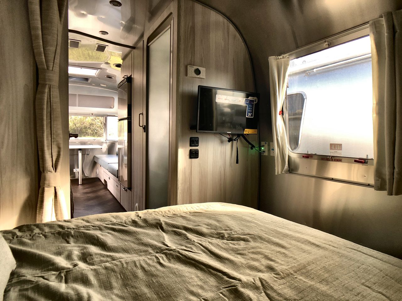 2026 Airstream 25FBQ Base