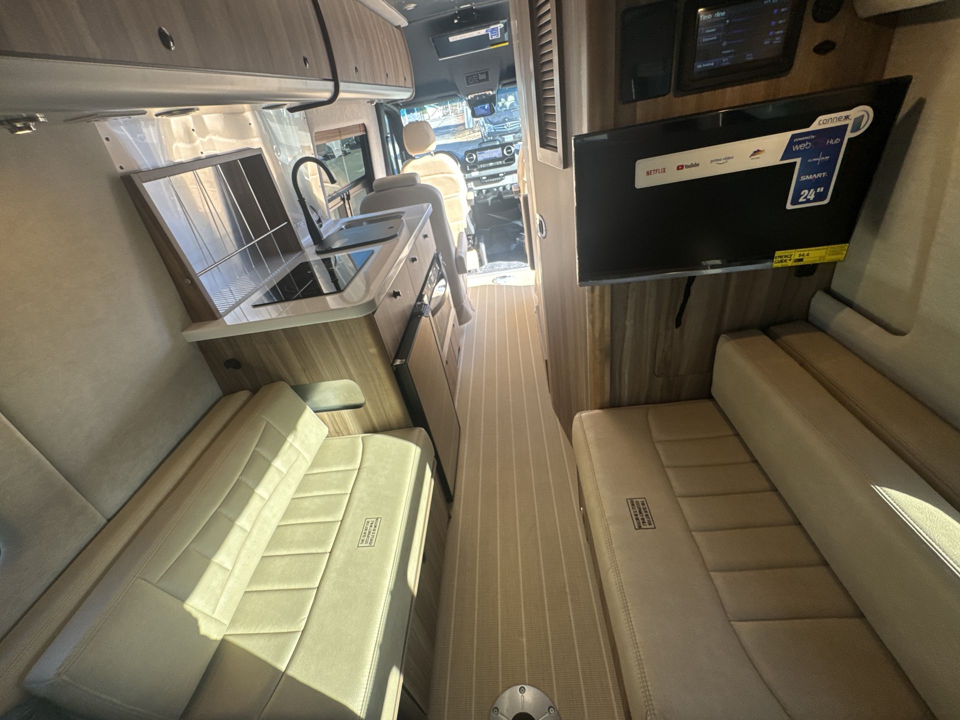 2025 Airstream 24 GL Base