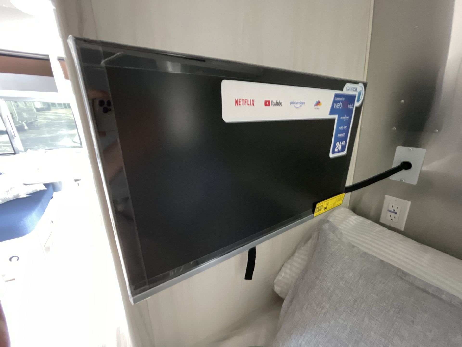 2026 Airstream 16RB Base