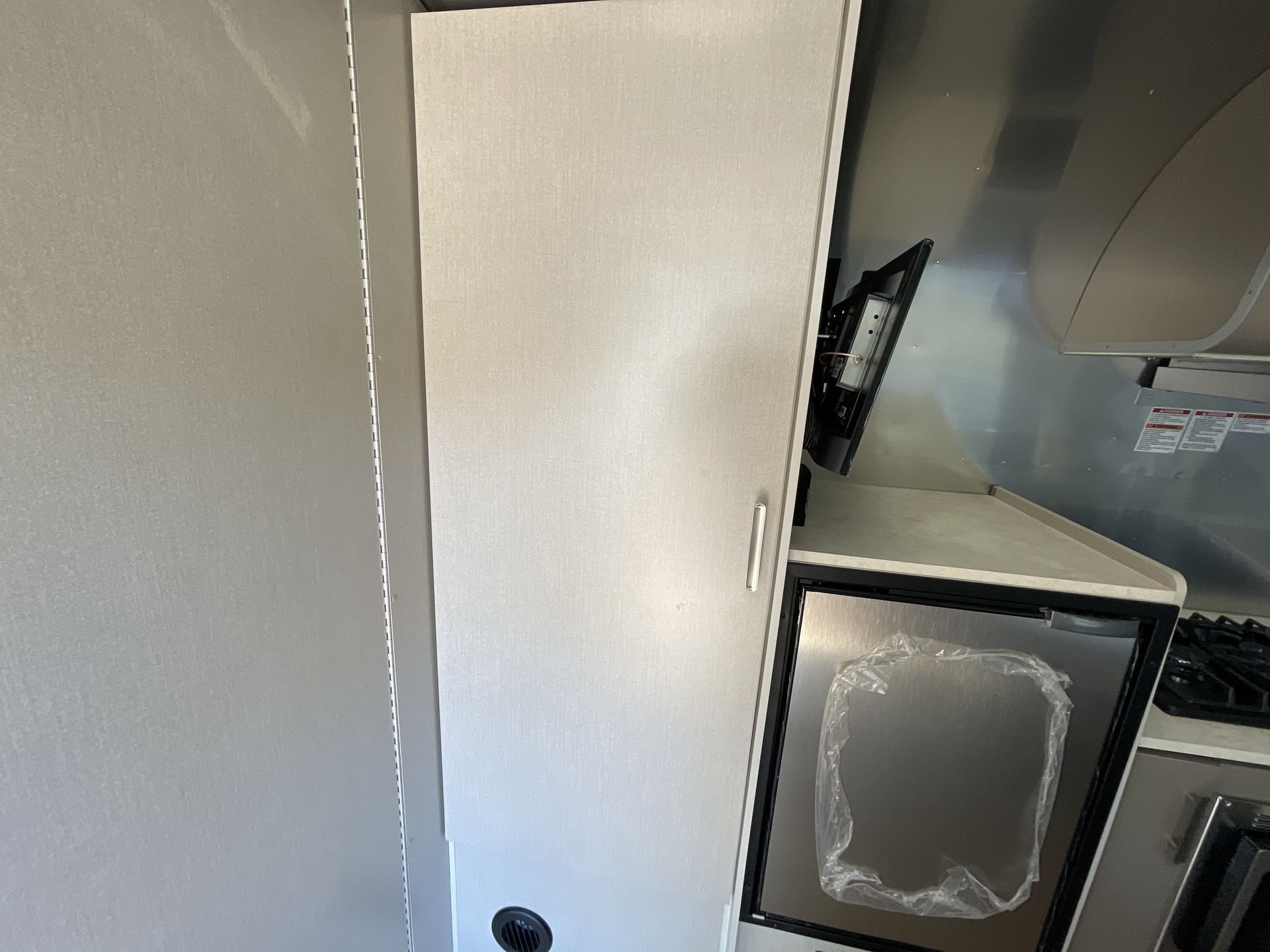 2026 Airstream 22FB Base