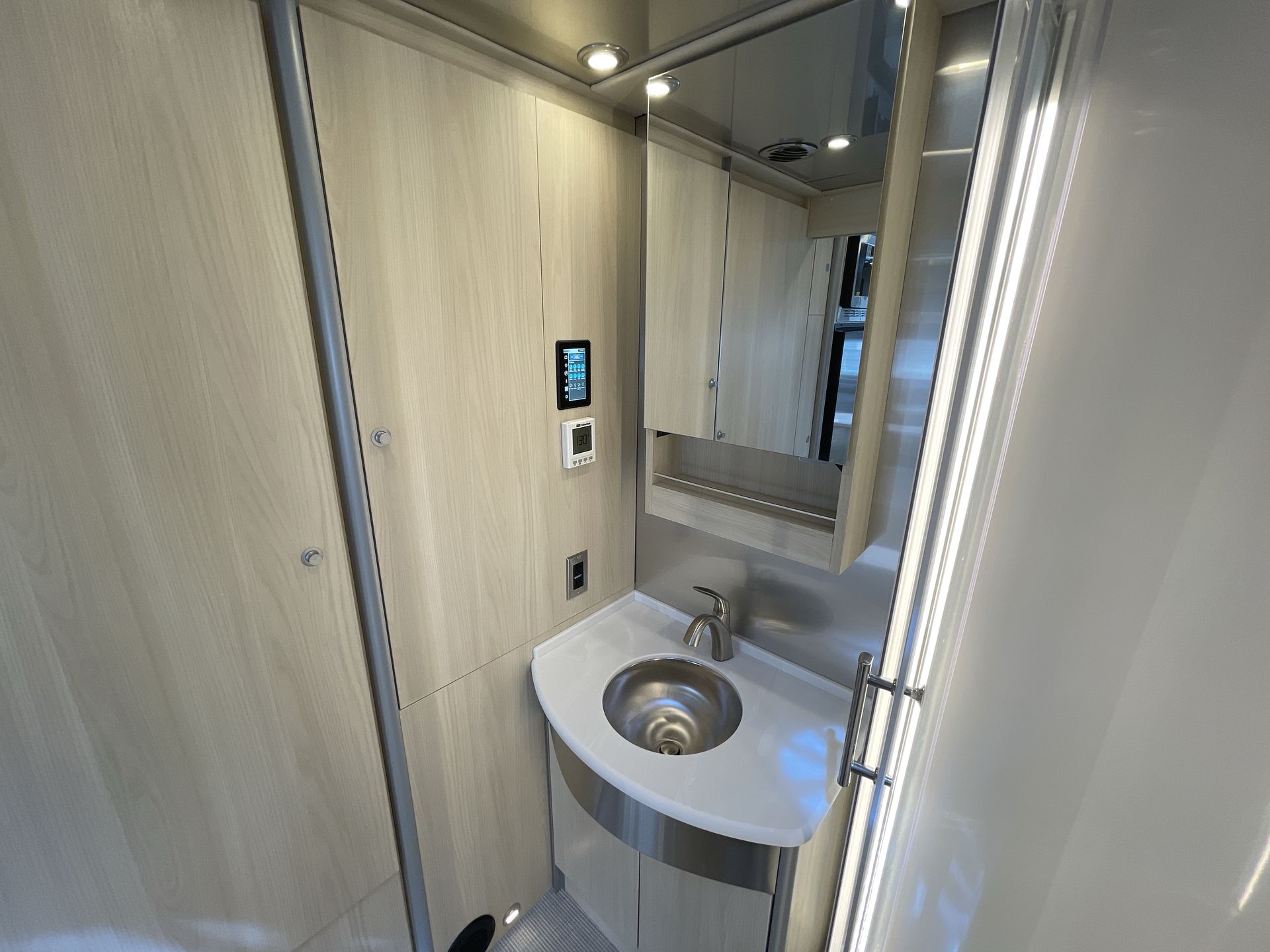 2025 Airstream Murphy Suite Base