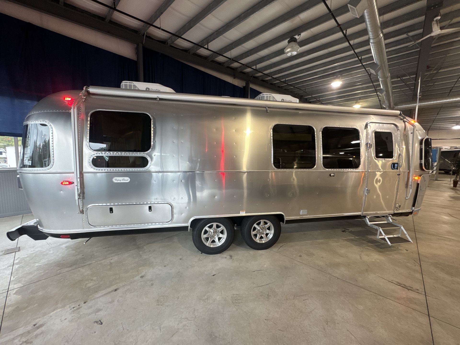 2026 Airstream 28RBT Base