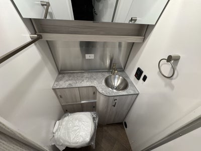 2025 Airstream 27FBQ Base