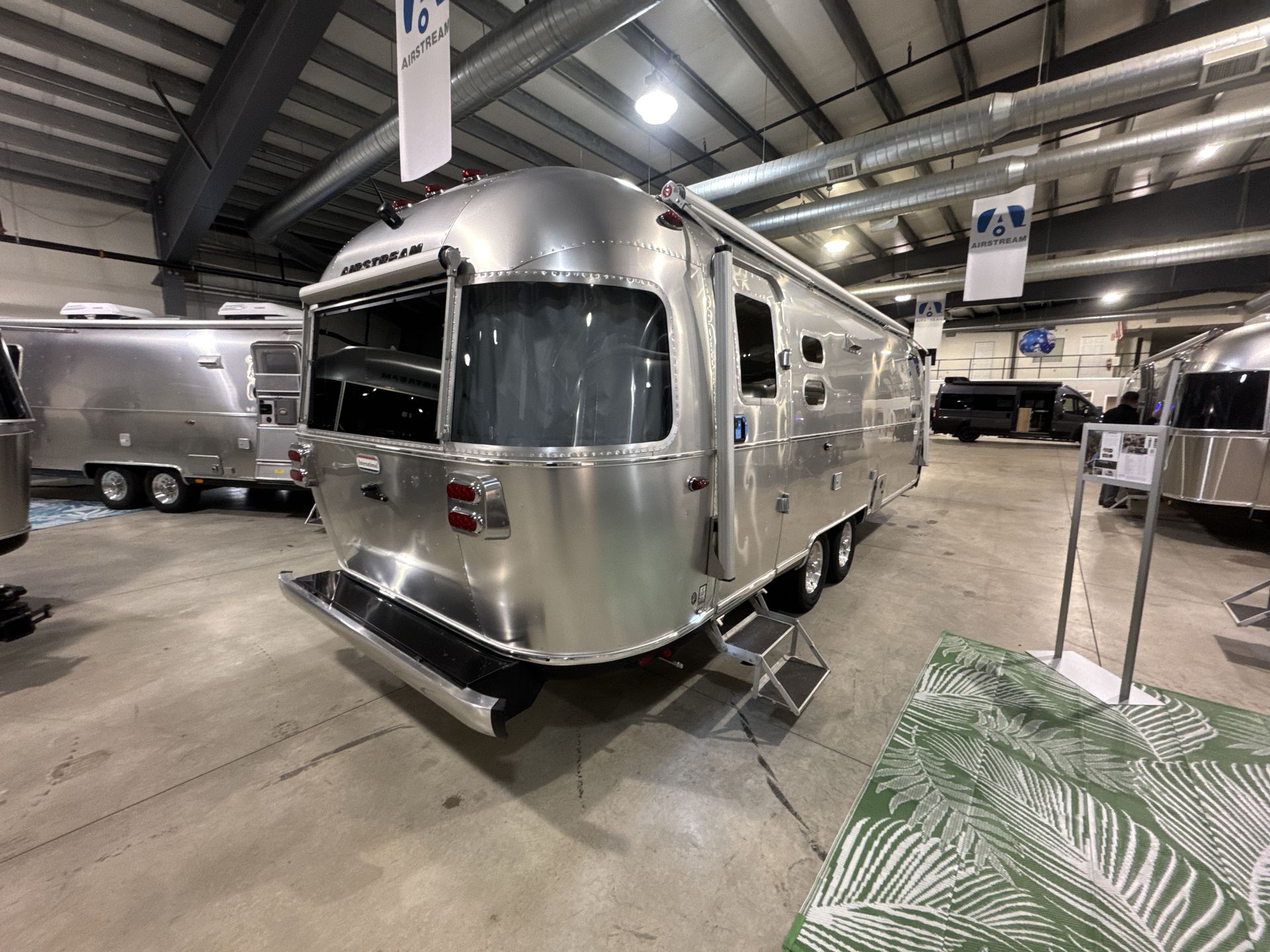 2025 Airstream 27FBQ Base