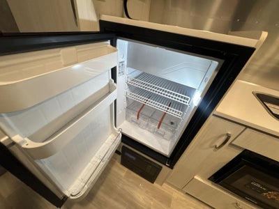 2026 Airstream 22FB Base