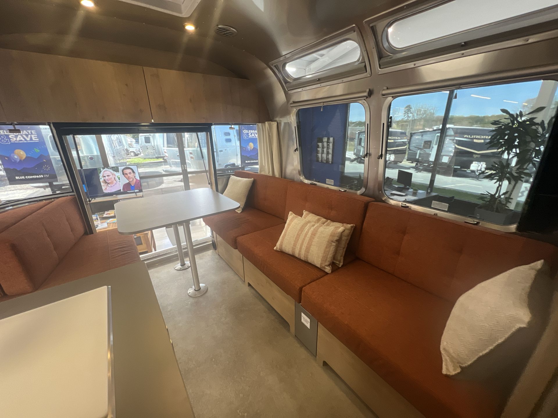 2026 Airstream 25FBT Base