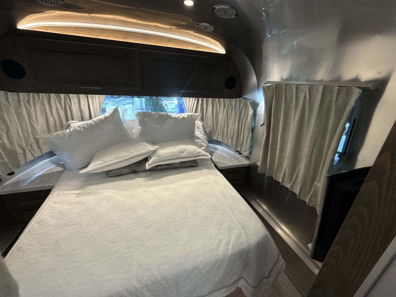 2026 Airstream 28RBQ Base