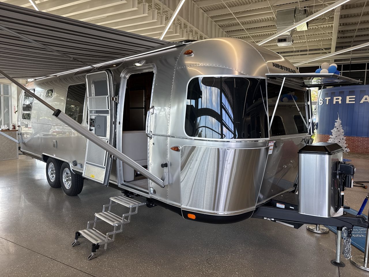 2026 Airstream 28RBQ Base