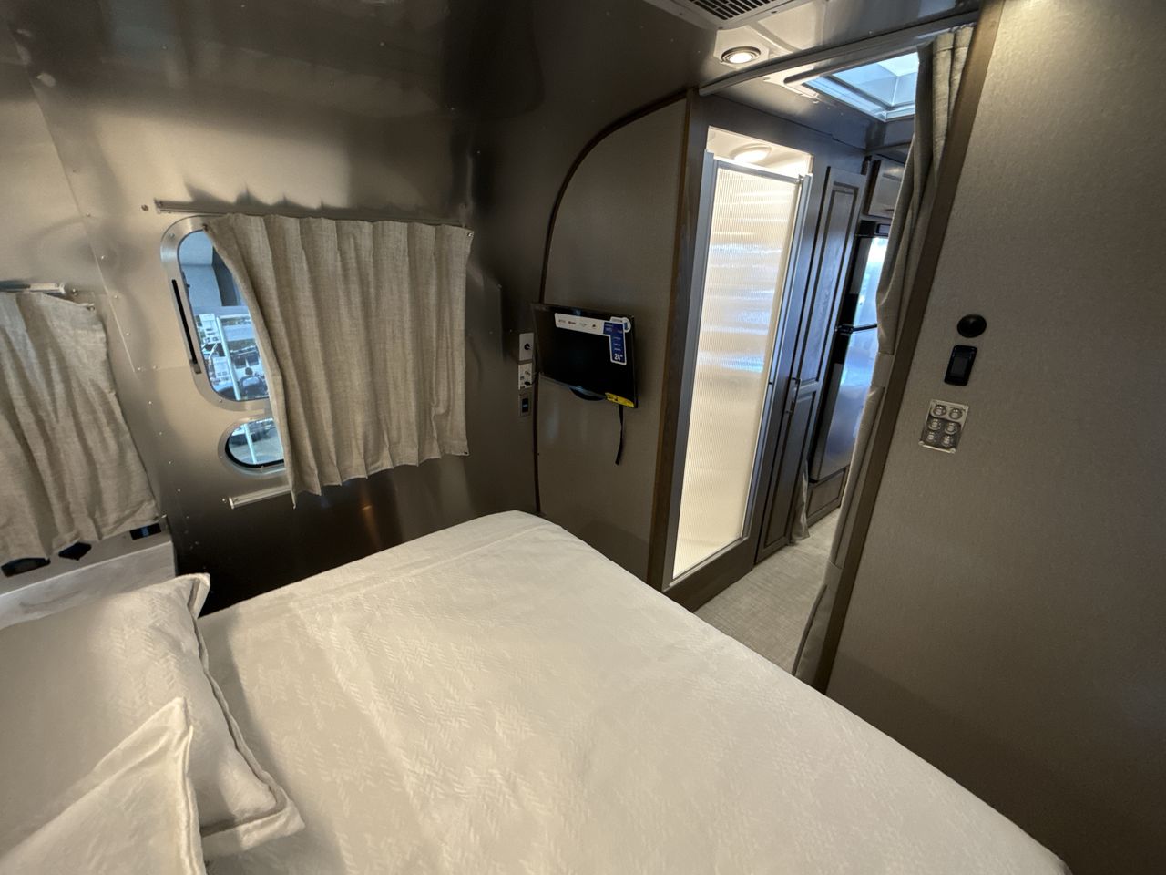 2026 Airstream 28RBQ Base