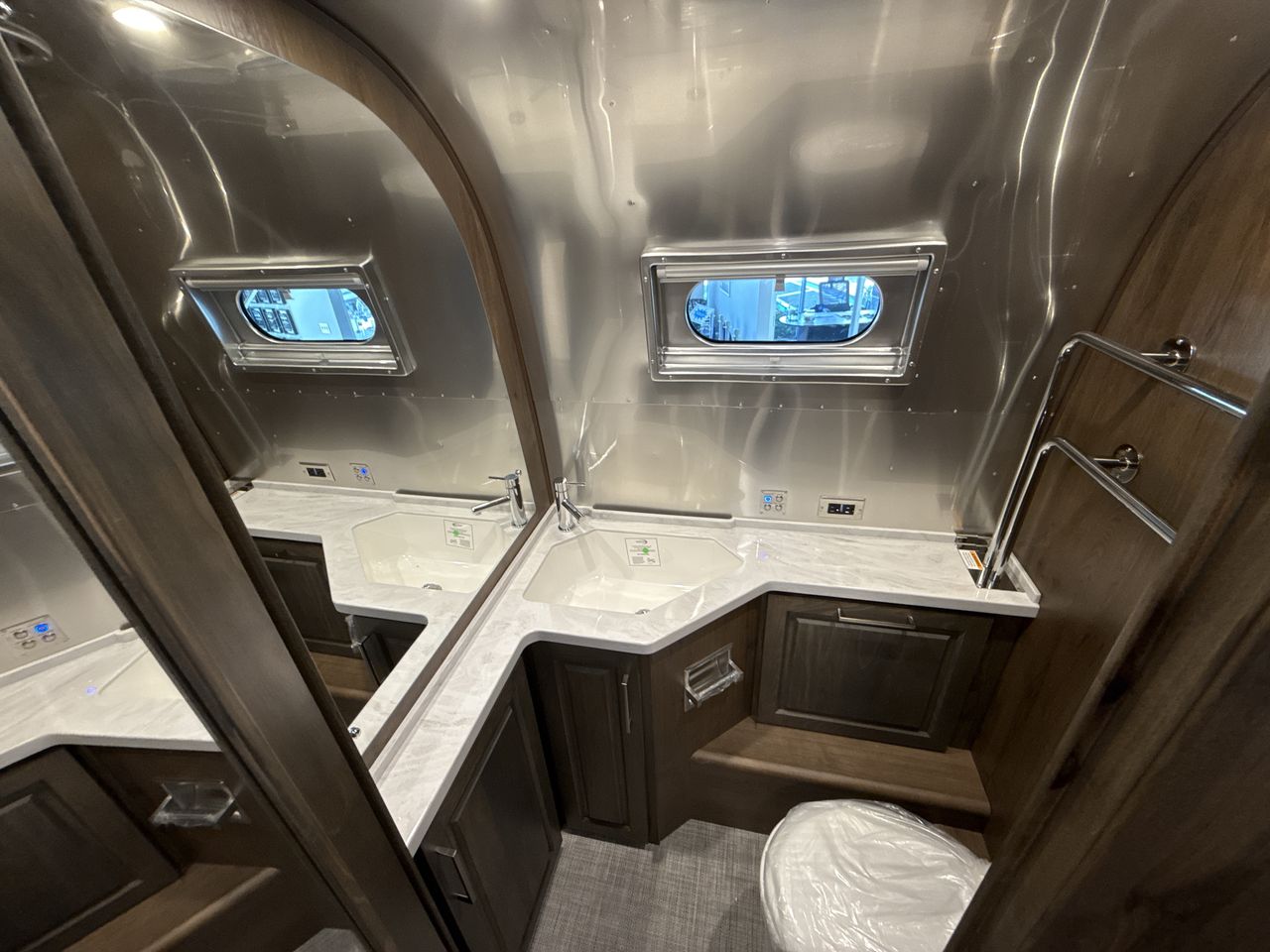 2026 Airstream 28RBQ Base