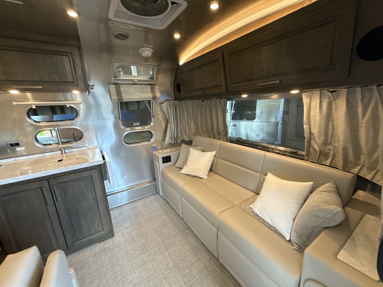 2026 Airstream 28RBQ Base