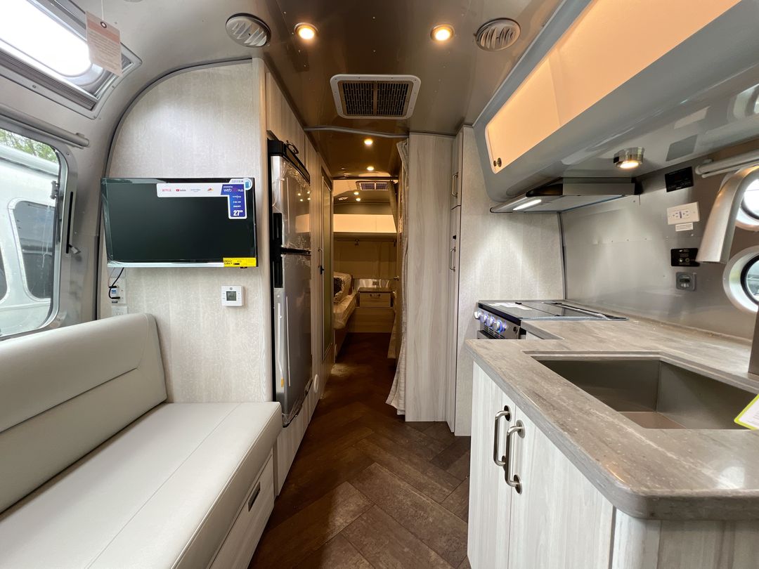 2025 Airstream 25FBT Base