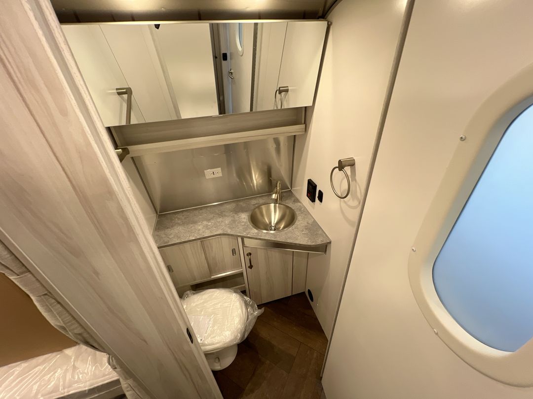 2025 Airstream 25FBT Base