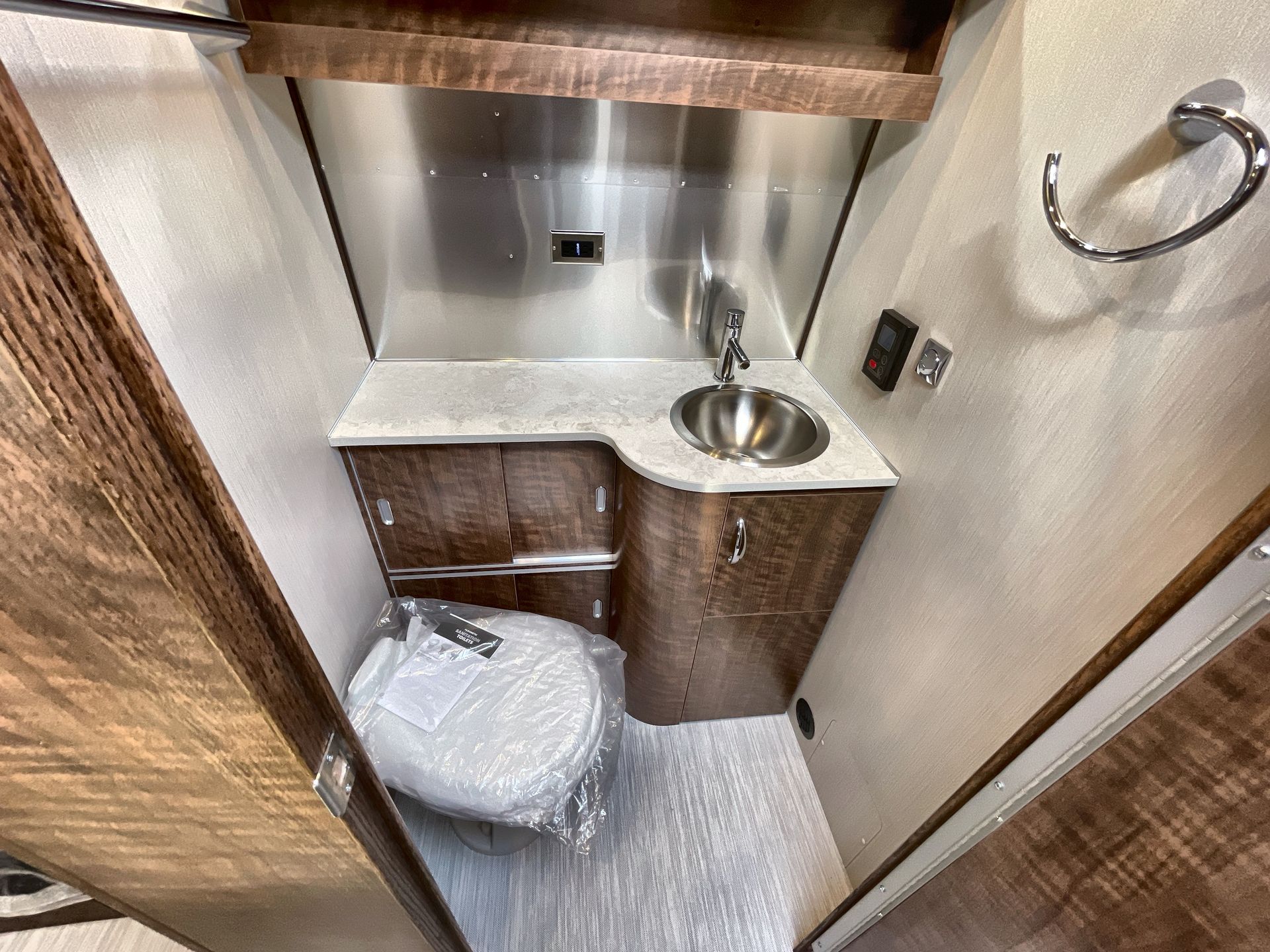 2026 Airstream 27FBT Base