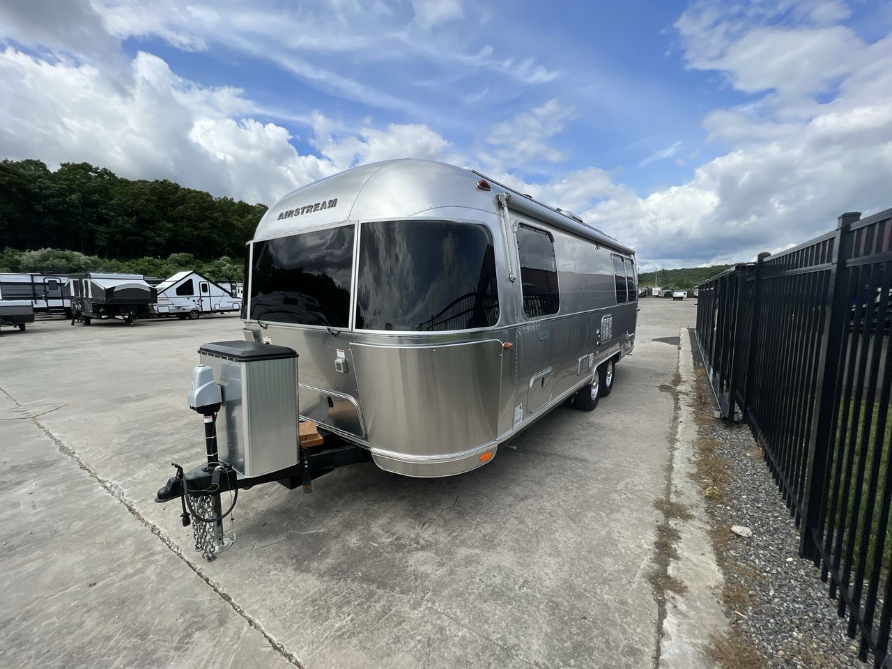 2026 Airstream 25FBT Base