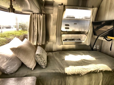 2026 Airstream 28RBT Base