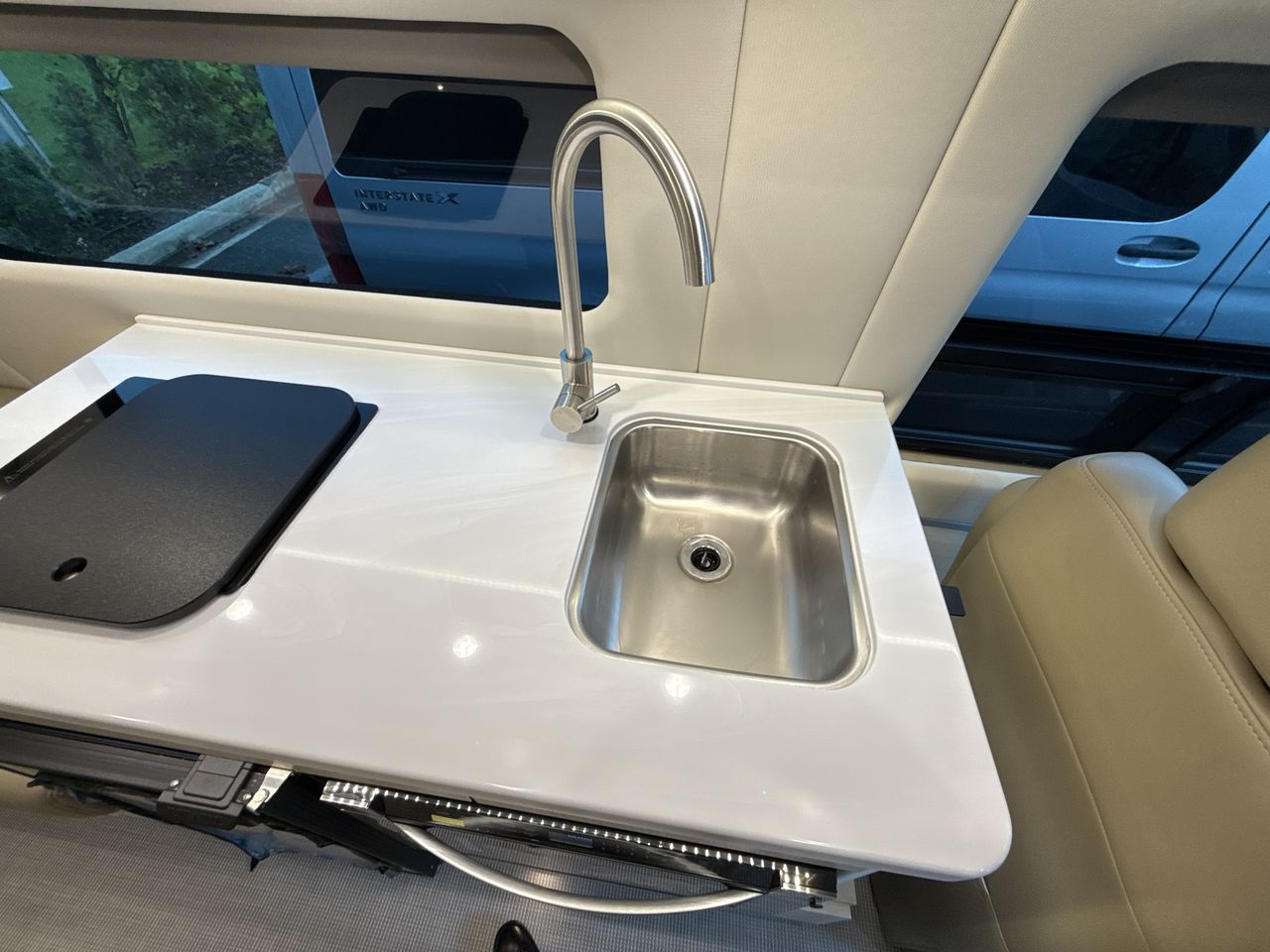 2026 Airstream 24GL 4x2 Passenger Base