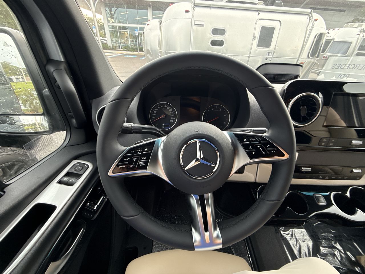 2026 Airstream 24GL 4x2 Passenger Base