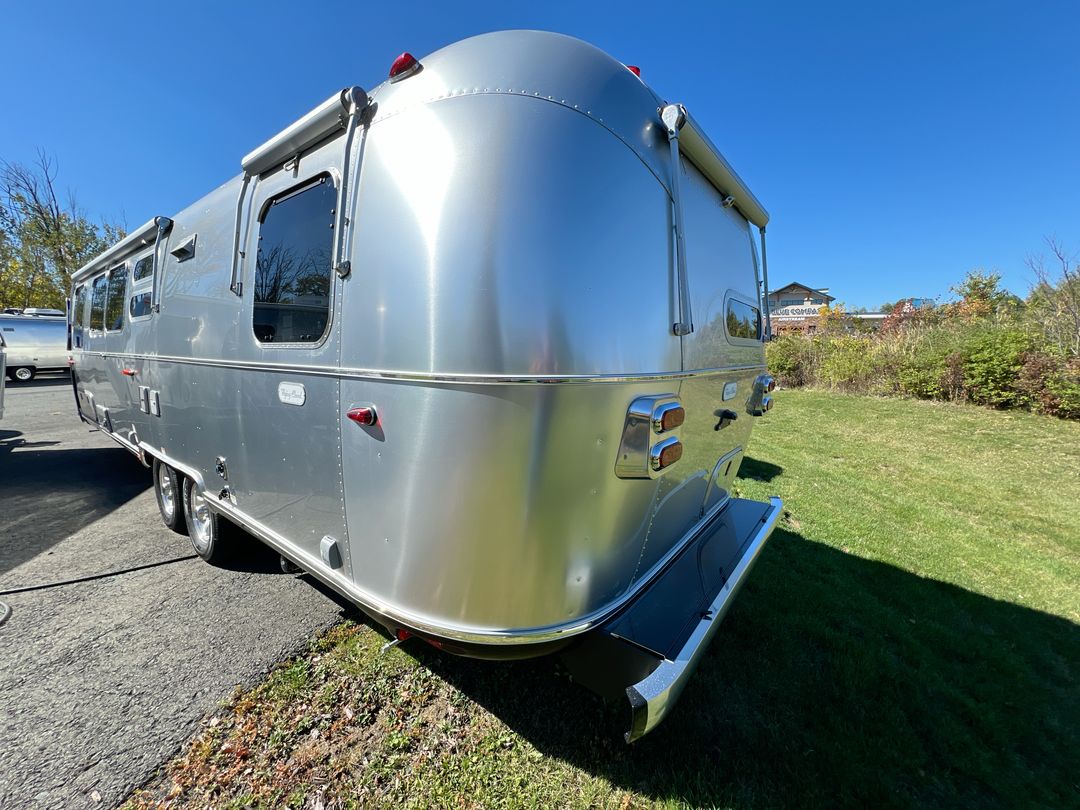 2026 Airstream 30FBBT Base